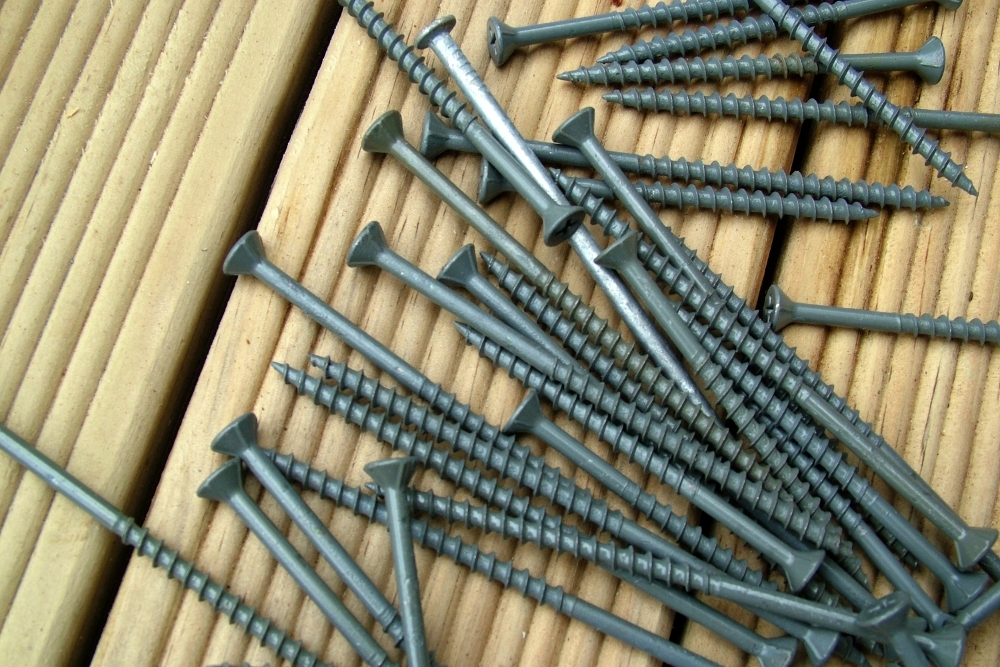 How Many Screws Should I Put In Decking?