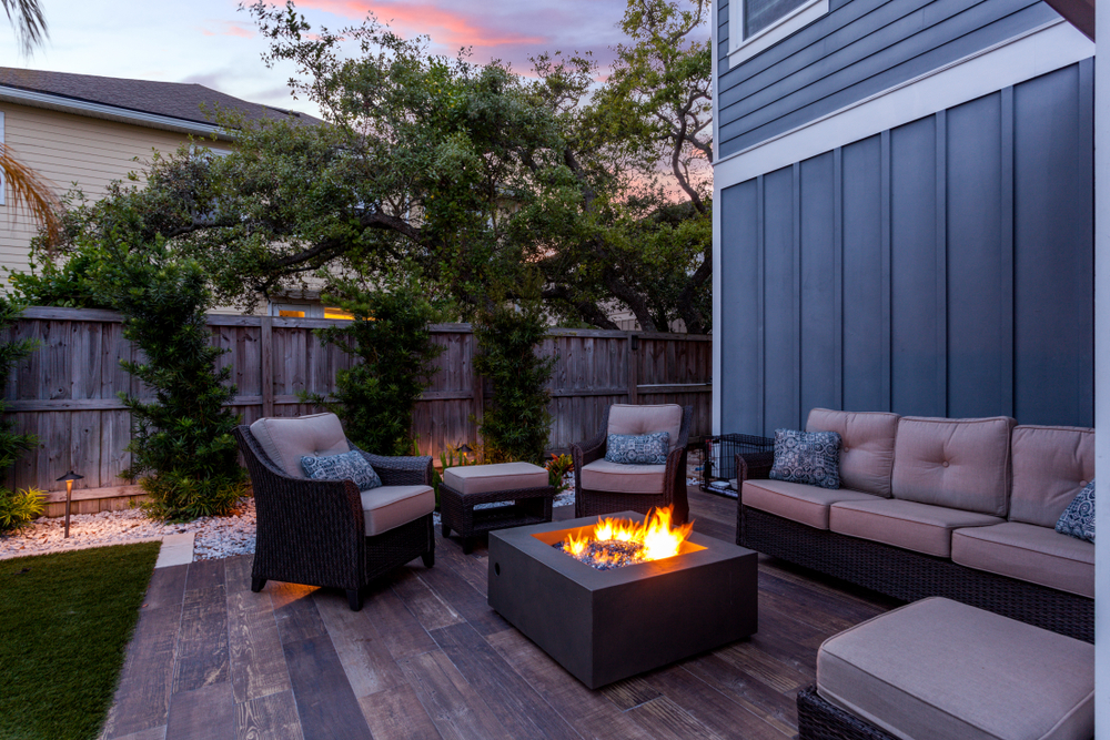 What is a Good Size Deck for Entertaining (What You Need to Know)