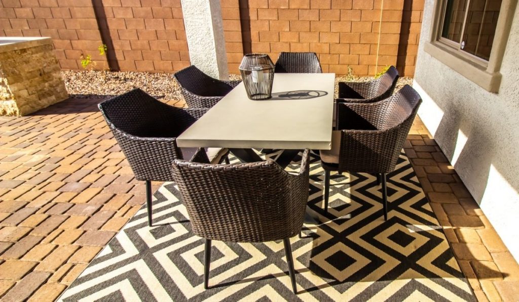 Outdoor Patio Furniture With Decorative Rug