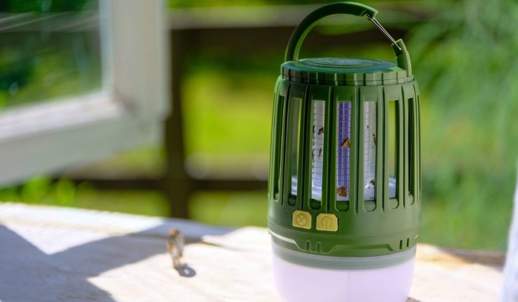 Anti-mosquito killing lamp for small flying insects 